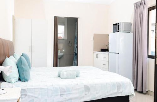 Windhoek West Bed & Breakfast | Welcoming Emerald Bed&Breakfast: Perfect for Families