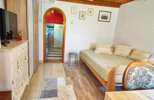 Hrastnik Ski Chalet | Discover Emerald Bell Cottage - Family-Friendly Retreat