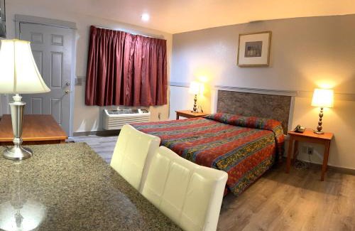 Edmonds Hotel | Budget-Friendly Stay at Emerald Best Motel, Rated 7.2/10