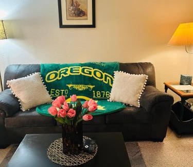Eugene Apartment | Elegant Emerald City Studio Suite - Rated 8.8/10