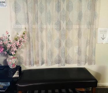 Eugene Apartment | Elegant Emerald City Studio Suite - Rated 8.8/10