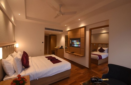 Mysore Hotel | Discover Emerald Clarks Inn Suite: Spa and Family Amenities