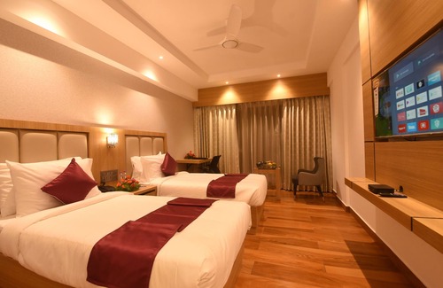 Mysore Hotel | Discover Emerald Clarks Inn Suite: Spa and Family Amenities