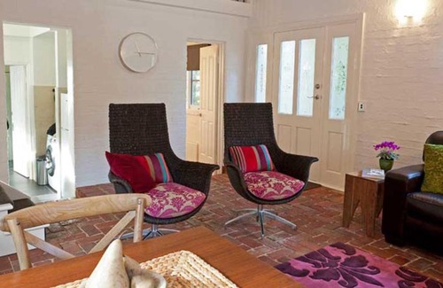 Emerald House | Discover Emerald Gatehouse: 5-Star Stay with Breakfast
