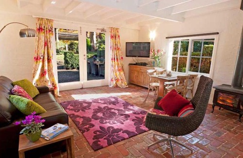 Emerald House | Discover Emerald Gatehouse: 5-Star Stay with Breakfast