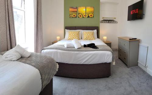 Neath Apartment | Emerald House - Perfect for Families with TVs in Each Room