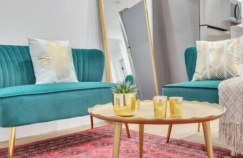 Killarney House | Relax at Emerald Hotel in Desirable Killarney