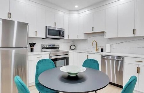 Killarney House | Relax at Emerald Hotel in Desirable Killarney