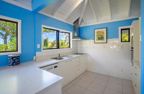 Takapuna Hotel | Oceanfront Retreat at Emerald Inn on Takapuna Beach
