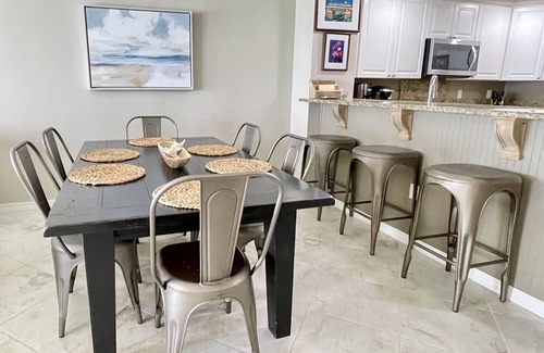 Pensacola Beach Condo | Beachfront Emerald Isle Getaway with Pool & Spa Access