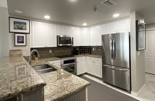 Pensacola Beach Condo | Beachfront Emerald Isle Getaway with Pool & Spa Access