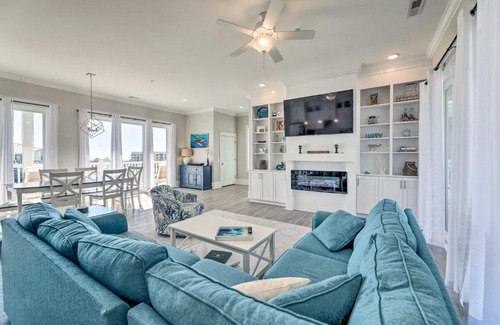Emerald Isle Apartment | Coastal Getaway: Emerald Isle Condo Steps from the Beach