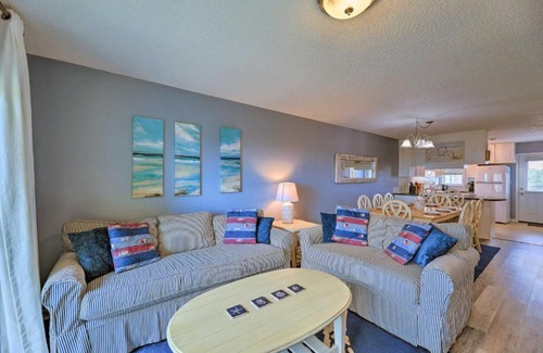 Emerald Isle House | Elegant Emerald Isle Townhome with Pool & Beach Access