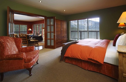 Field Hotel | Discover the Beauty of Emerald Lake Lodge with Spa & Pool