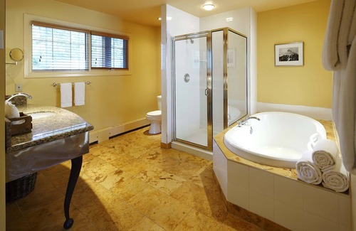 Field Hotel | Discover the Beauty of Emerald Lake Lodge with Spa & Pool