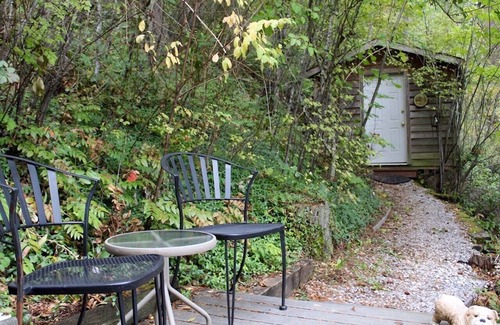 Bellingham Apartment | Experience Emerald Lake Studio with Spa and Stunning Views