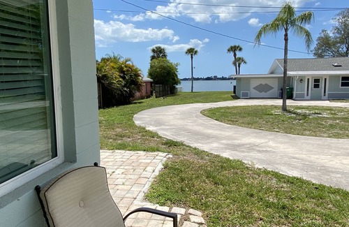 Englewood Cottage | Oceanfront Retreat: Emerald Palms Unit 6 with Ocean Views