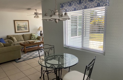 Englewood Cottage | Oceanfront Retreat: Emerald Palms Unit 6 with Ocean Views