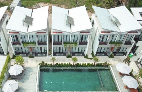 Kampot Hotel | Relax at Emerald Residence Kampot with Pool and Hot Tub