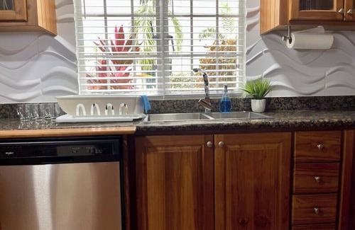 Mason Hall Condo | Exceptional Emerald Condo with Pool & King Suite Experience