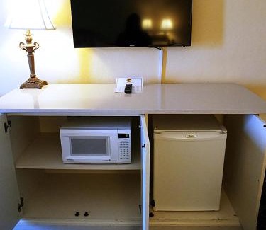 Daytona Beach Shores Hotel | Oceanfront Escape at Emerald Shores Hotel in Daytona Beach