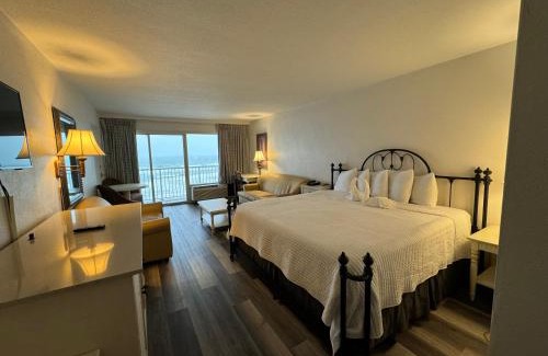 Daytona Beach Shores Hotel | Oceanfront Escape at Emerald Shores Hotel in Daytona Beach