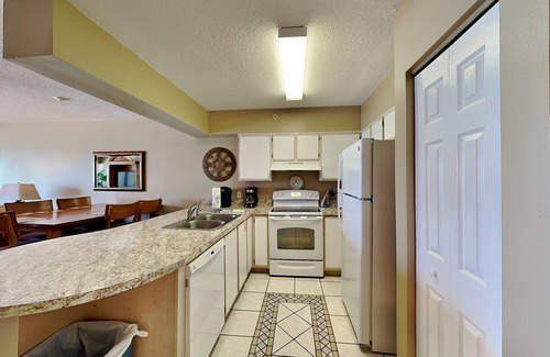 Fort Walton Beach Condo | Guest Rated 10/10: Emerald Towers West with Oceanfront Views