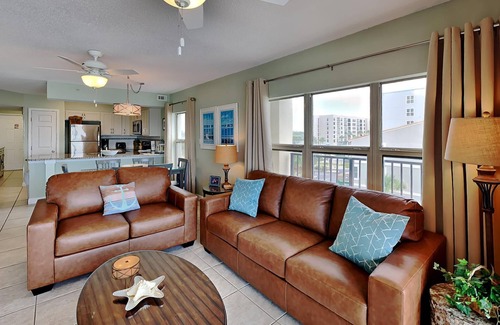 Fort Walton Beach Condo | Guest Rated 10/10: Emerald Towers West with Oceanfront Views