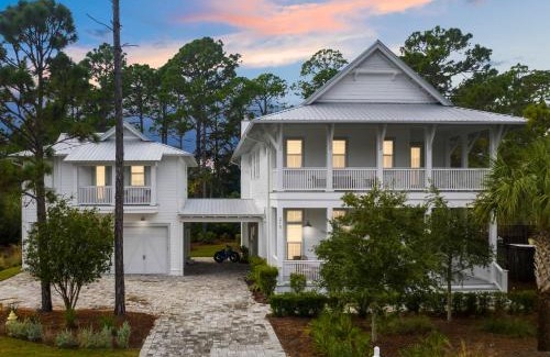 Sugarwood Beach House | Emerald Vibes: Family-Friendly Haven with Pool Access