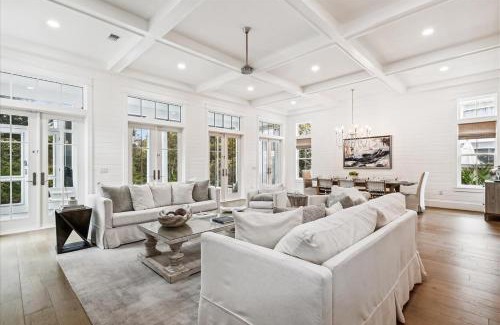 Sugarwood Beach House | Emerald Vibes: Family-Friendly Haven with Pool Access