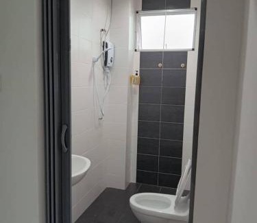Dungun House | Tranquil Emerald Villa Homestay with Hot Tub in Dungun