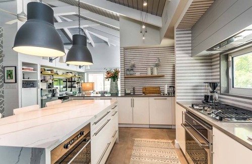 Discovery Bay Villa | Experience Emerald Waters: Premier 5-Bedroom Villa Retreat