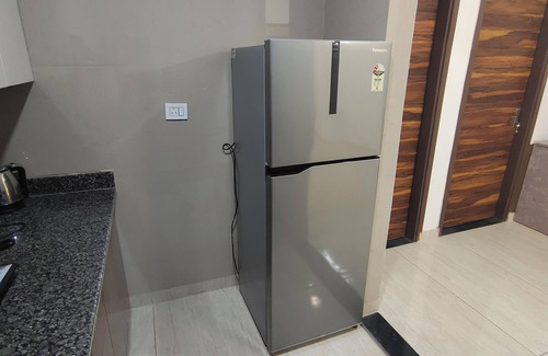 Delhi House | Emeralds – Modern, Spacious 2 BHK Flat with AC & WiFi ~ Near Lake & Golf Course