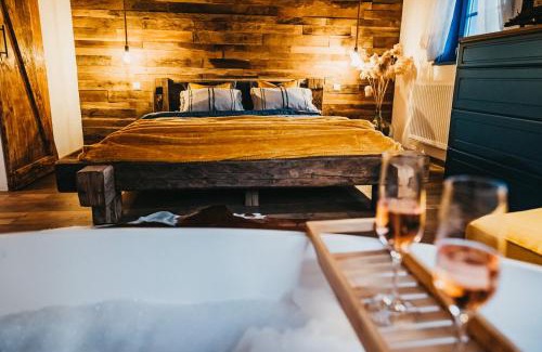 Siclod House | Emese Guesthouse: Oceanfront Oasis with 10/10 Review Score