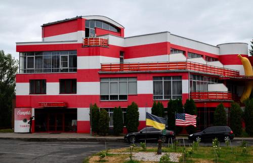 Uzhhorod Hotel | Artful Stay at Emigrand Art Hotel with Breakfast Included