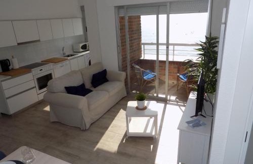 El Moncayo Apartment | Emilia's Cabin: Oceanfront Retreat with Pool & Top Ratings