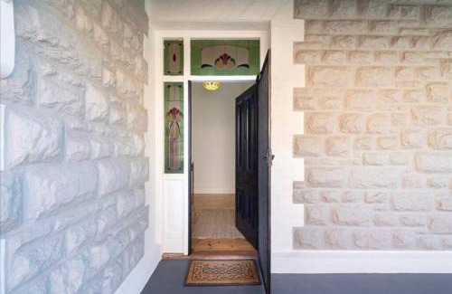 Mile End House | Emilia's Place: Family & Pet Friendly in Mile End City Fringe