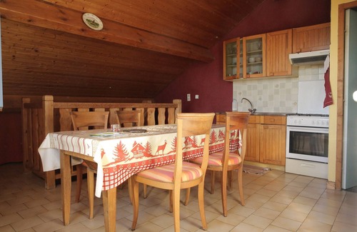 Saint-Pierre Apartment | Emilie Gîte: Idyllic Farmhouse with Ocean View & Spa