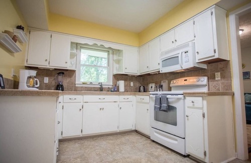 Columbus House | Cozy Emily Retreat: 9.6/10 Rating, Pet & Child Friendly