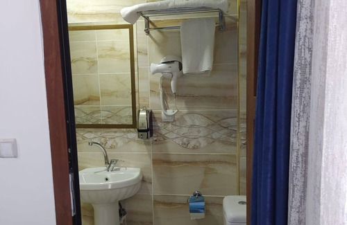 Haliliye Hotel | Emir Sultan Hotel: Family-Friendly Stay with Great Amenities