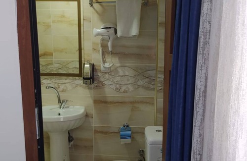 Haliliye Hotel | Emir Sultan Hotel: Family-Friendly Stay with Great Amenities