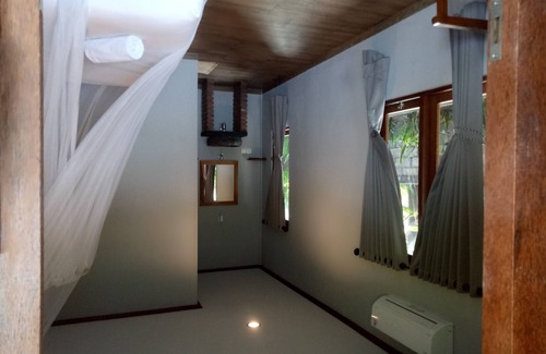 Medewi Bed & Breakfast | Experience Emir Surfcamp: Top-Rated Getaway with Spa & Dining