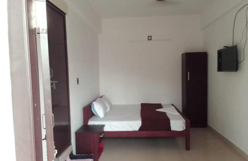 Pudunagaram Hotel | Family-Friendly Emirates Residency with Top Ratings