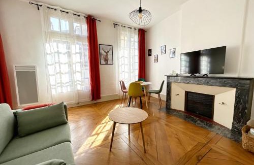 Auch Apartment | Discover EMMA - Centre Historique with Family Amenities!
