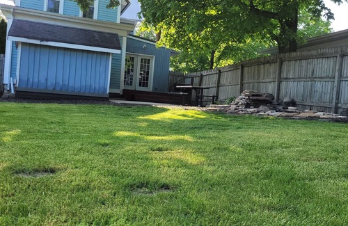 LaGrange House | Emma's Place: Guest Rated 10/10 with Family-Friendly Amenities