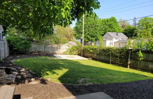 LaGrange House | Emma's Place: Guest Rated 10/10 with Family-Friendly Amenities