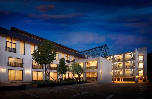 Nan Hotel | Experience Emmaline Hotel Nan: 4-Star Comfort & Dining