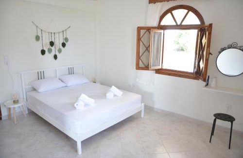 Sozopolis Apartment | Emmanuel's Summer House: Guest Rated 9.8, Child Friendly Retreat