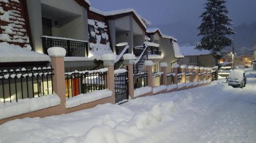 Zlatograd Hotel | Guest Rated 10/10 at Emmar Zlatograd with Hot Tub Access
