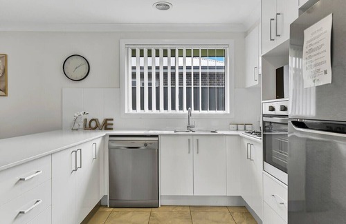 Orange House | Emmaville - Modern, Convenient Stay with Pet-Friendly Amenities